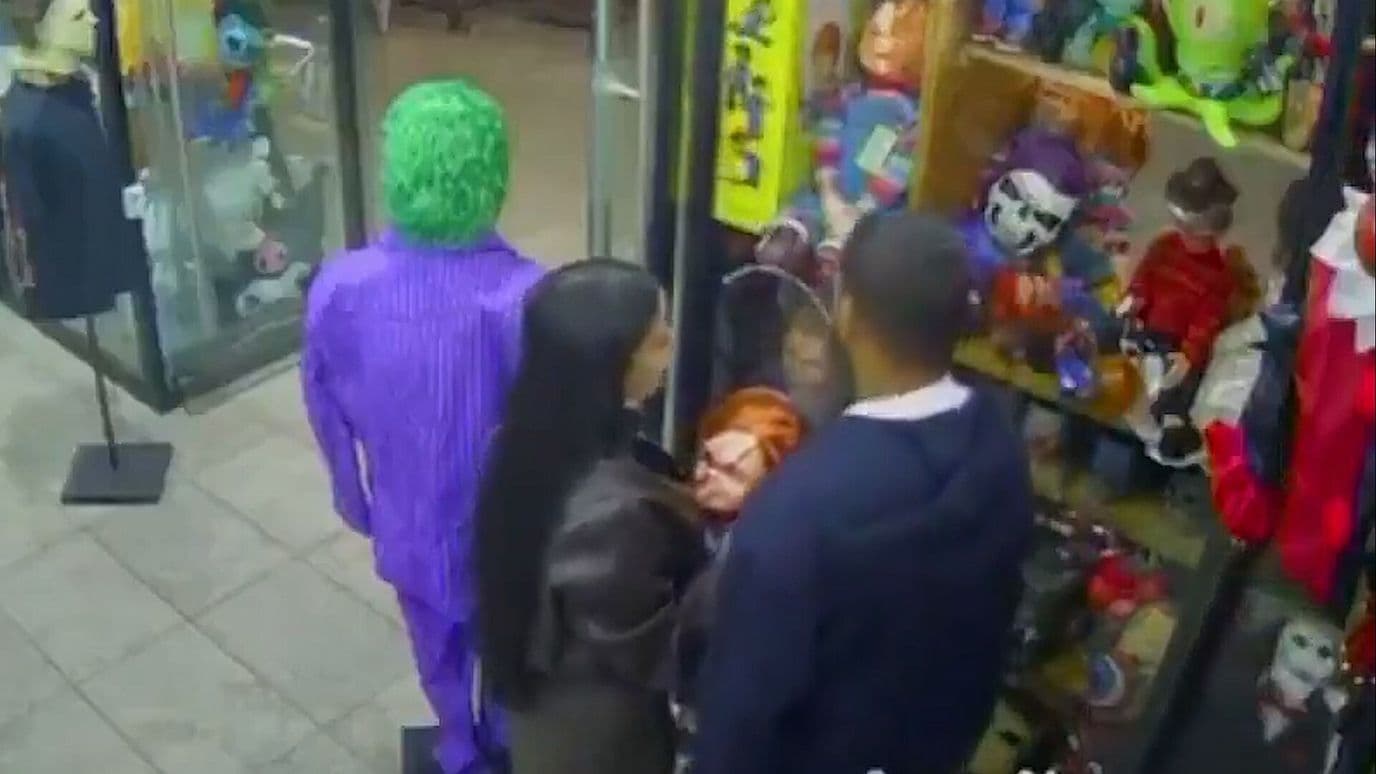 Captan a Farderos mientras Roban una Figura de 'Chucky' en Puebla