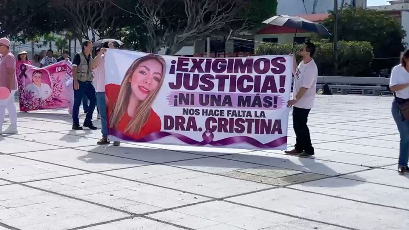 Familia de Doctora Asesinada Pide Apoyo para Encontrar a Presunto Homicidio en Veracruz