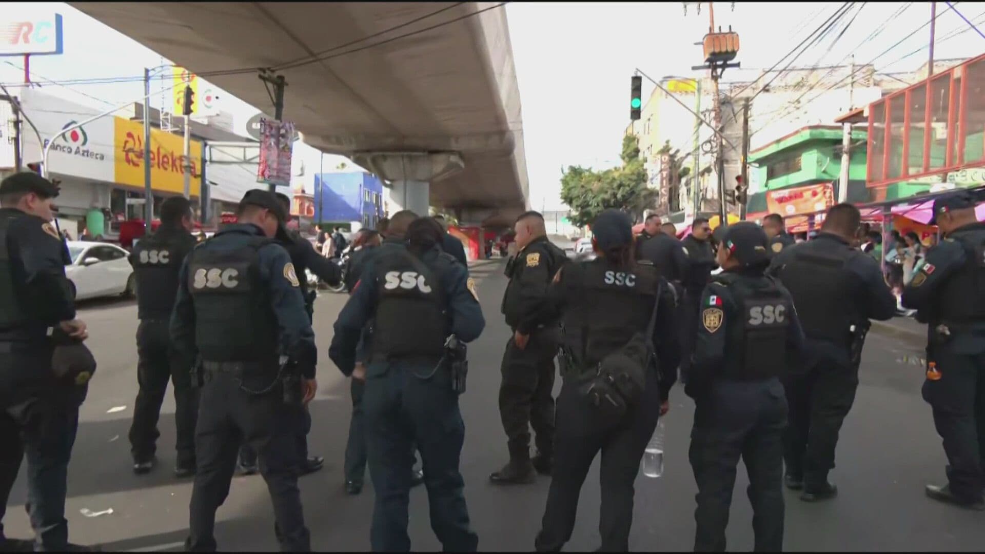 Manifestantes Bloquean Avenida Tláhuac y Denuncian Casos de Extorsión