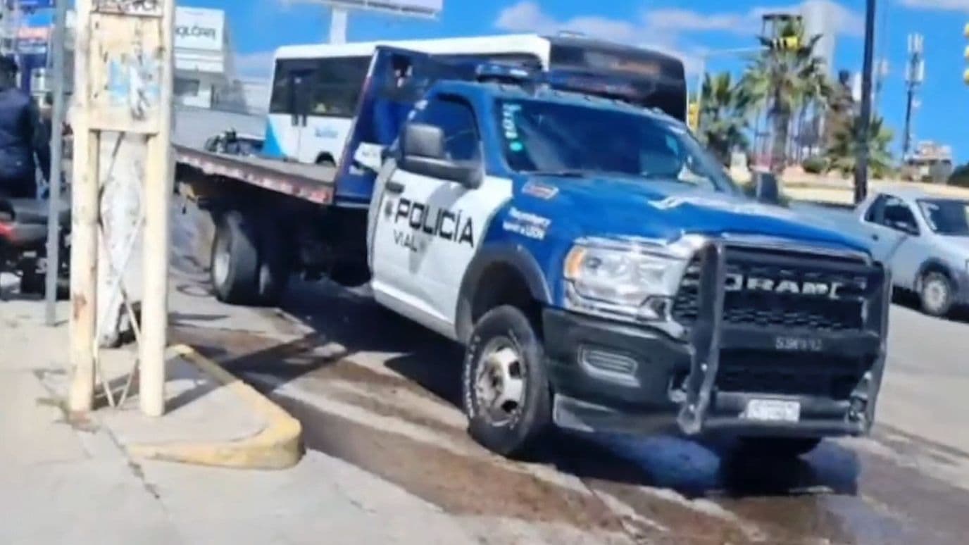 Derrame de Aceite Provoca el Derrape de Tres Motociclistas en León Guanajuato