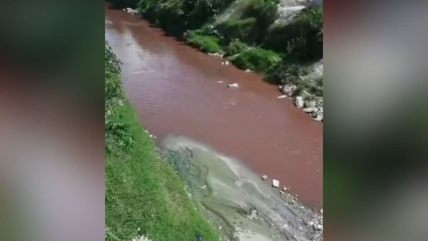Contaminación Medio Ambiente Agua Rojiza Río Alseseca Colonia Tres Cruces Puebla