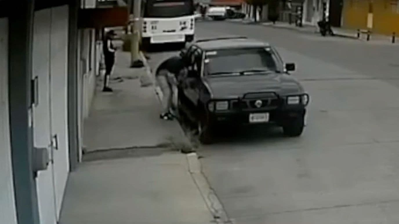 Video Dos Ladrones Intento Robo Vehículos Autopartes Colonia Loma Linda Humboldt Puebla