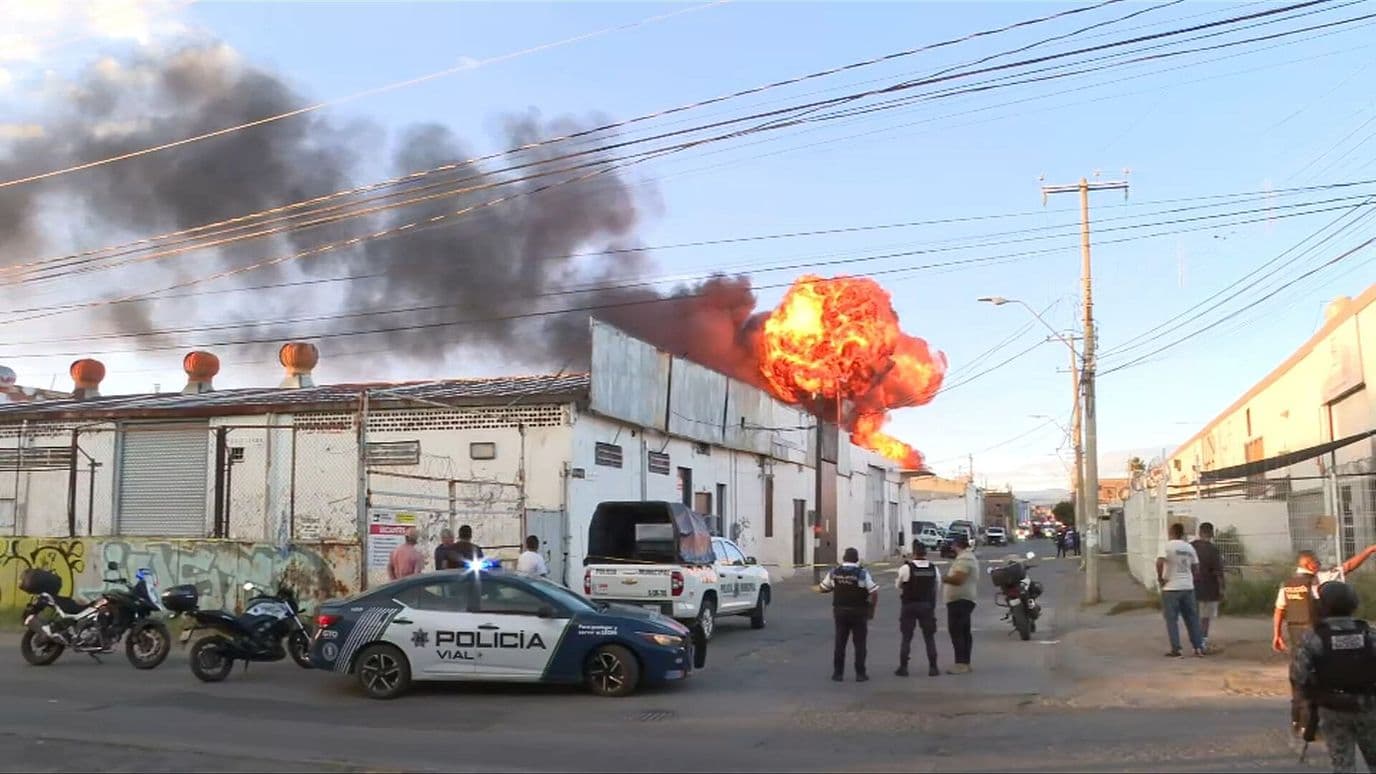 Explosiones e Incendio en Fábrica de Químicos en León Provocan Evacuaciones