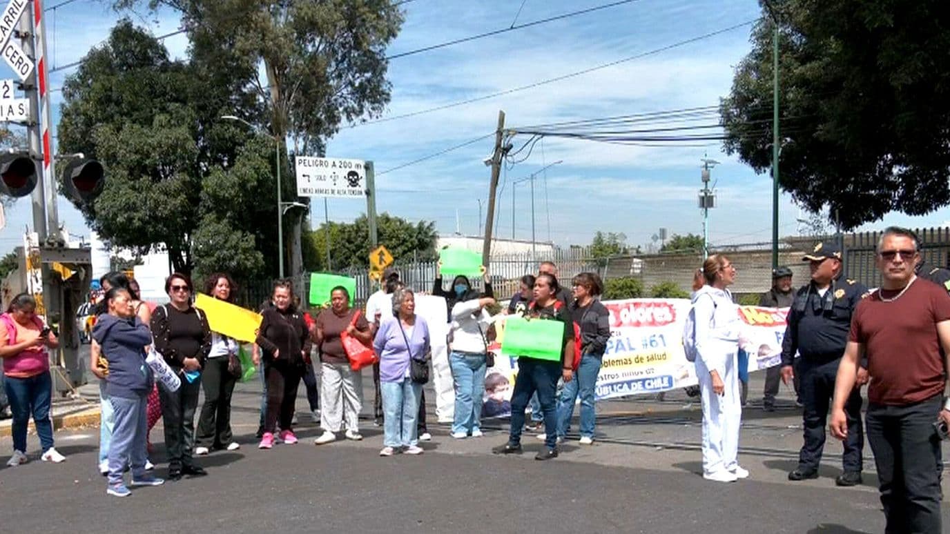 'Es Imposible Dormir': Denuncian Olores Fétidos en Predio Clausurado, CDMX