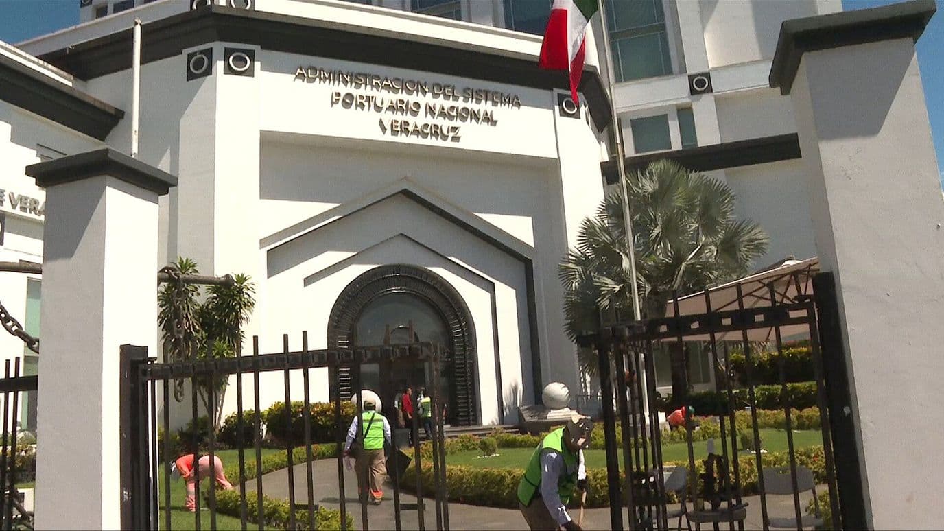 Evacúan Edificio de ASIPONA en Veracruz Tras Activarse una Alarma en el Segundo Piso