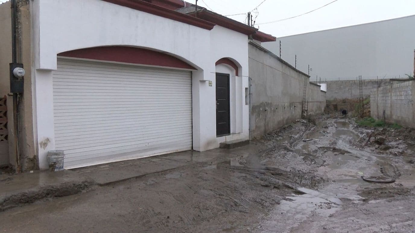 Vecinos Denuncian Obstrucción en Canal Pluvial tras Inundaciones en Tijuana, BC