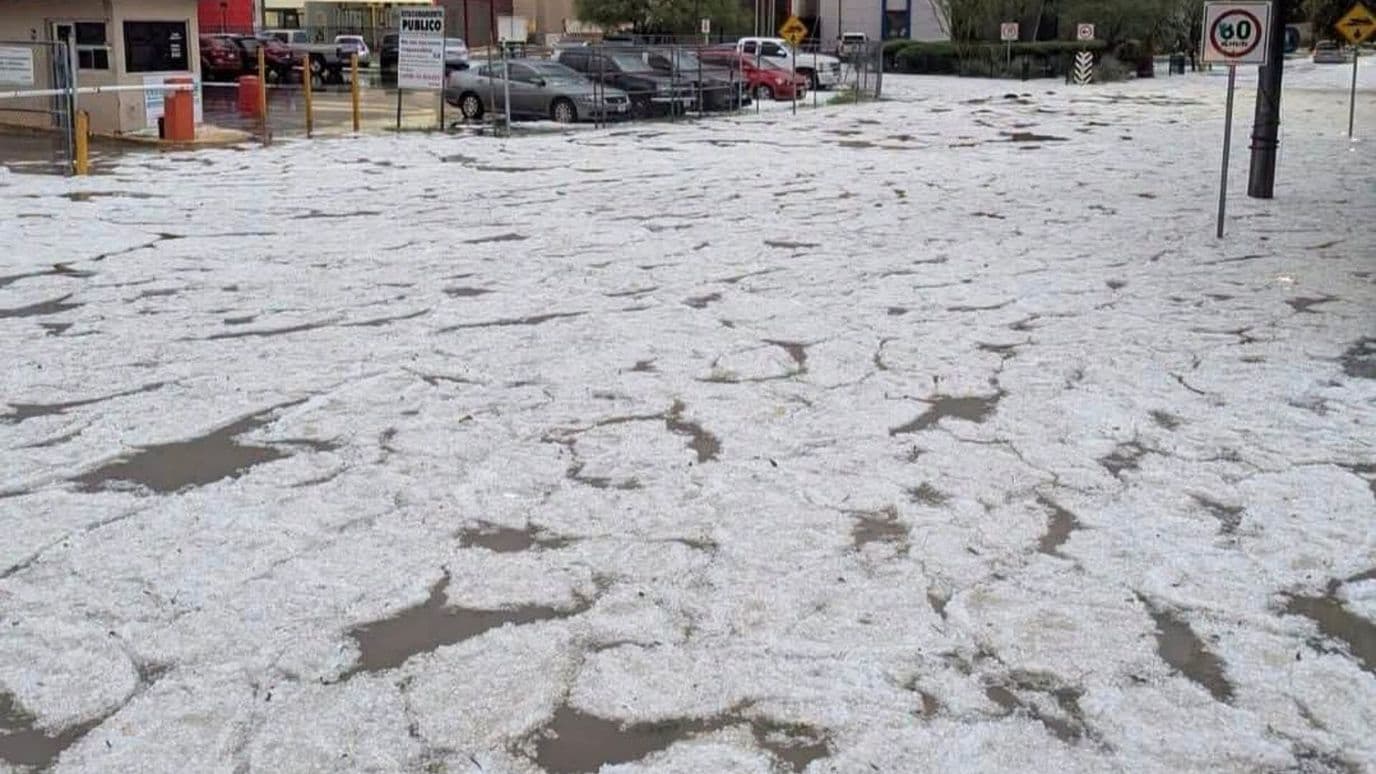 Tormenta con Granizo Inunda Calles, Comercios y Hospital 6 del IMSS en Cd. Juárez