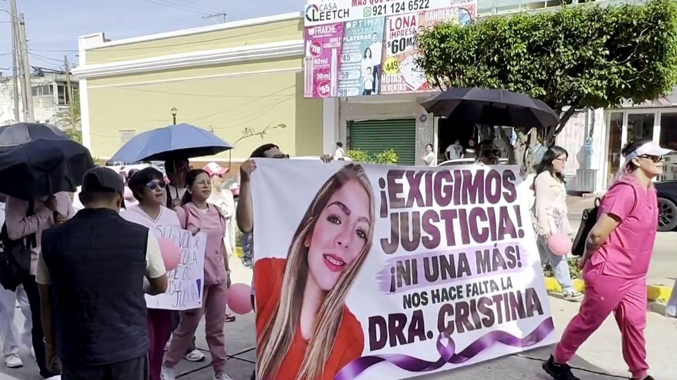 Médicos Marchan por Feminicidio de Cristina Ramos y Exigen Justicia en Veracruz