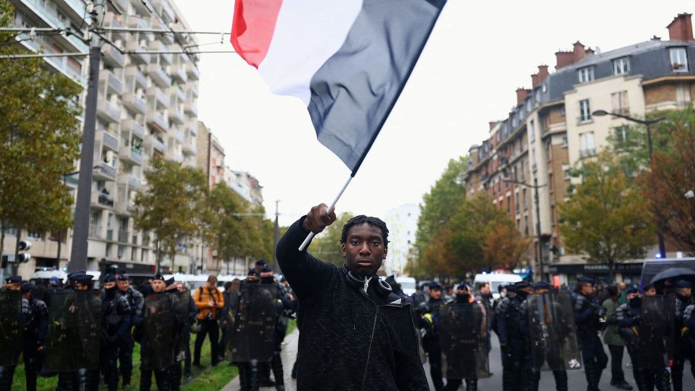Protestas en Francia Desatan Disturbios y Movilizan a la Policía