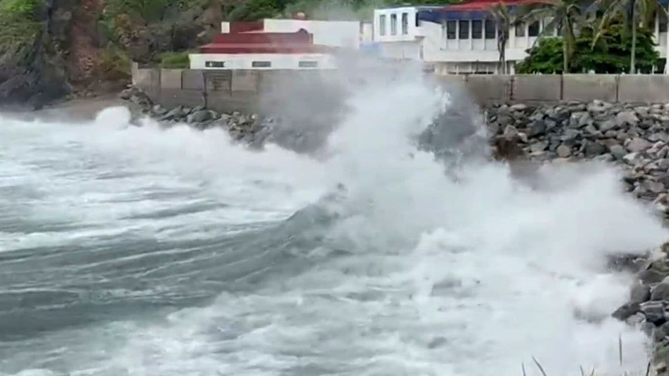 Colima Activa Alerta ante Fortalecimiento y Avance del Huracán Vance