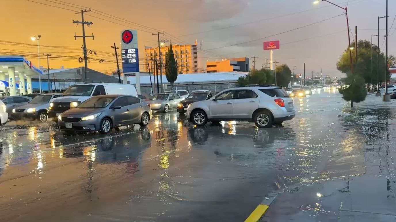 Tormenta con Granizo e Inundaciones de un Metro Genera Caos Vial en Ciudad Juárez