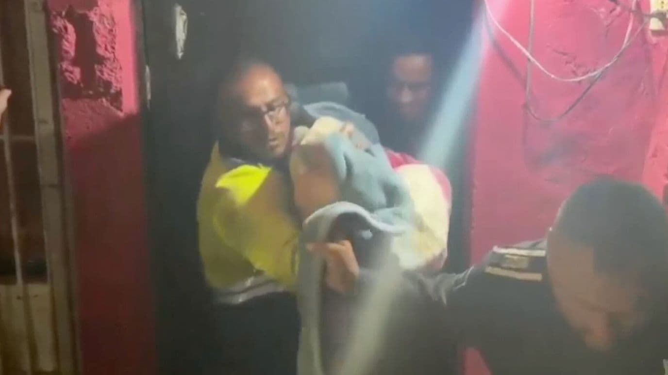 Policía Municipal Rescata a Tres Personas Atrapadas por Inundación en Cd. Juárez