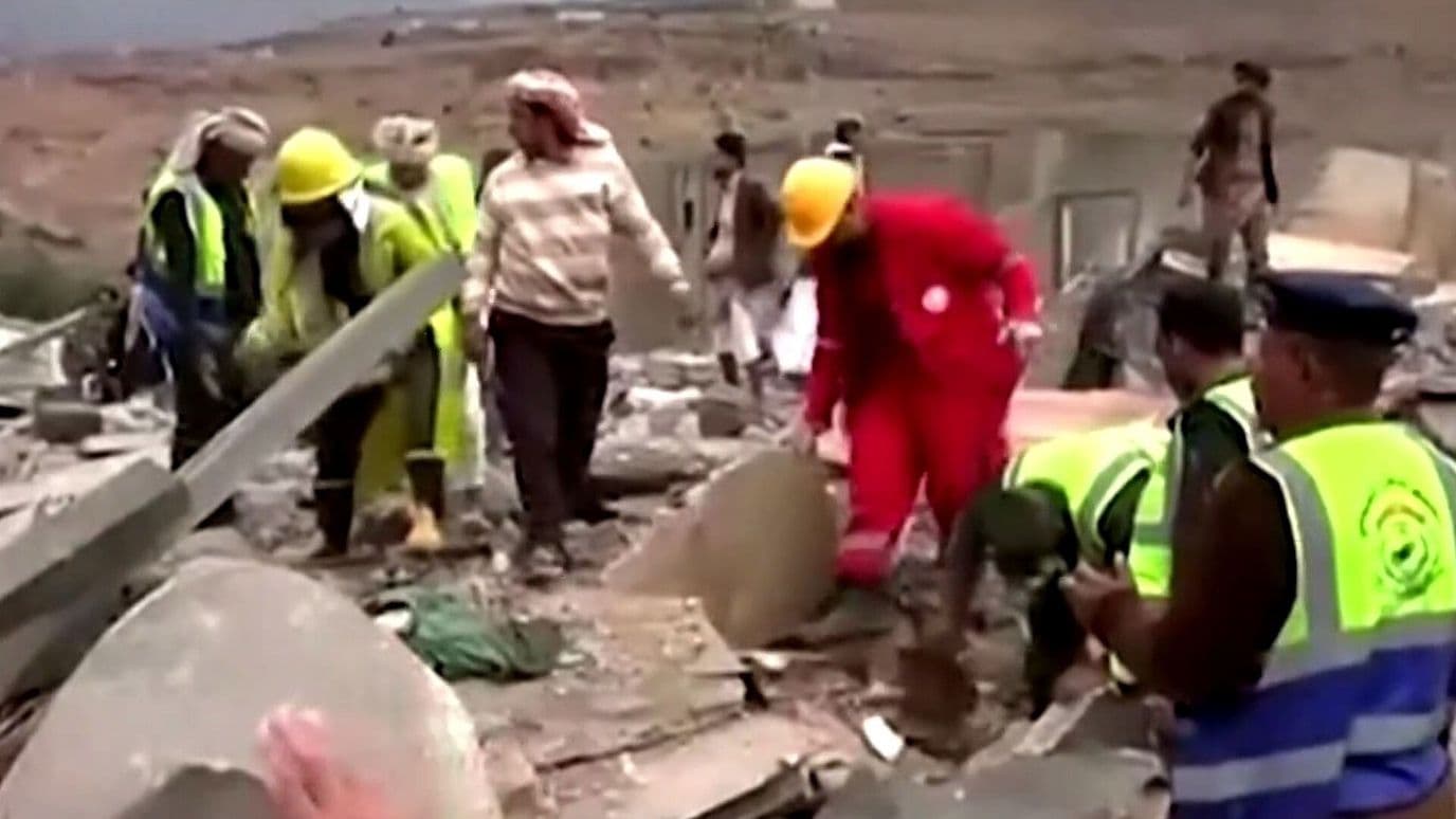 Ataques Aéreos Dejan al Menos 14 Muertos en Saná y Hodeida, Yemen
