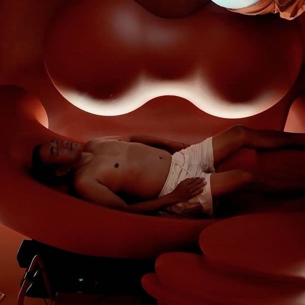 Sauna Permite a Sus Clientes 'Volver al Vientre Materno'