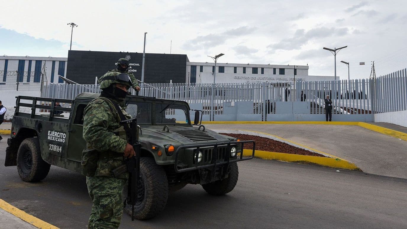 Crónica: Vinculan a César Jáuregui por Traición a la Patria
