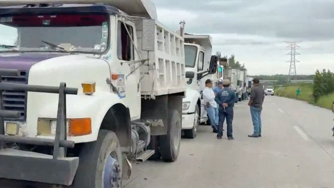 Movilización de Transportistas Reduce Carriles en el Kilometro 13.5 en Veracruz