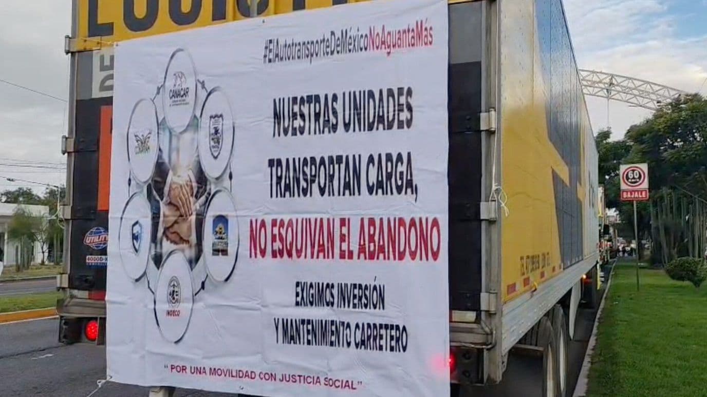 Comienza Manifestación de Transportistas en el Bulevar Aeropuerto en León, Guanajuato