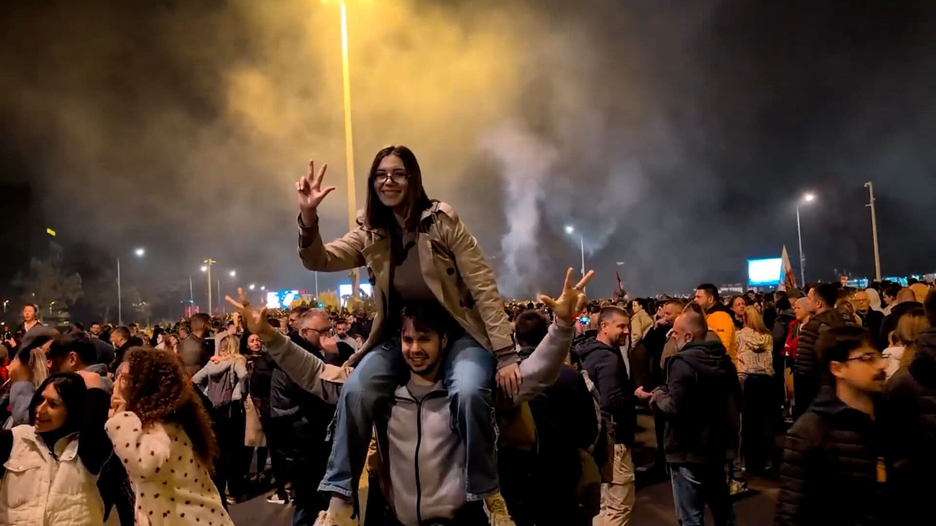Celebran Triunfo Estudiantil en Elecciones Serbias