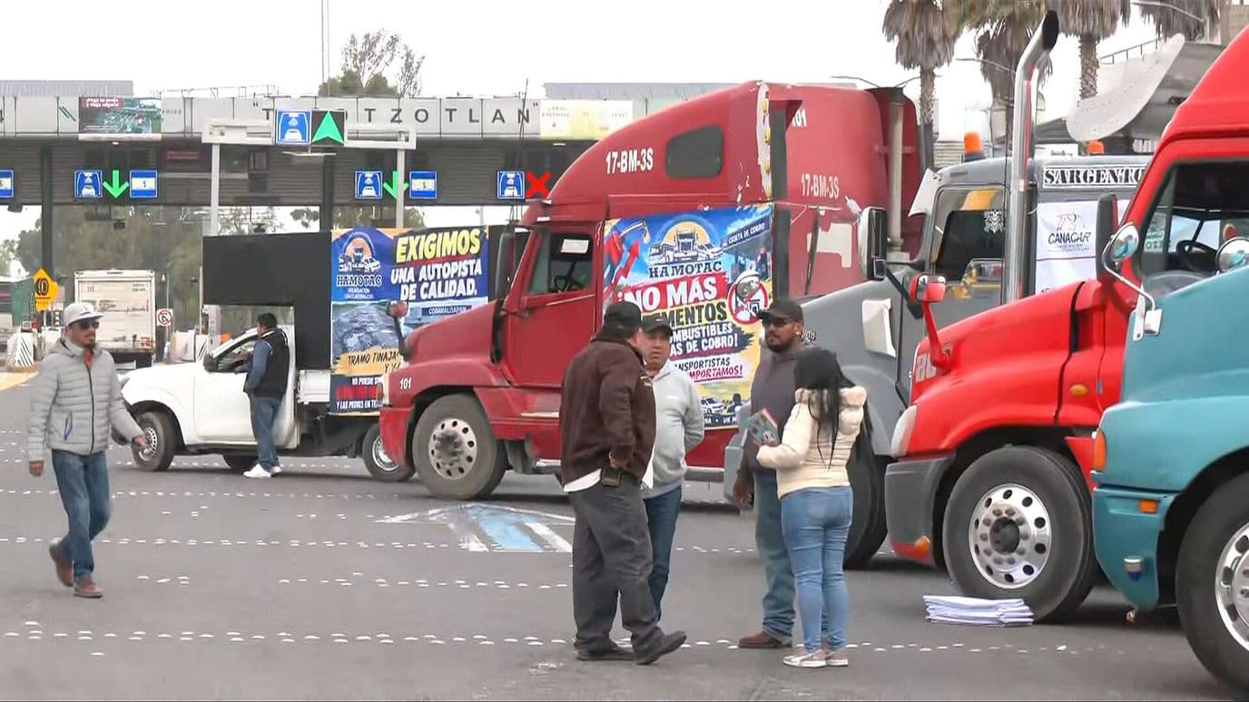 Transportistas Se Congregan en la México-Querétaro