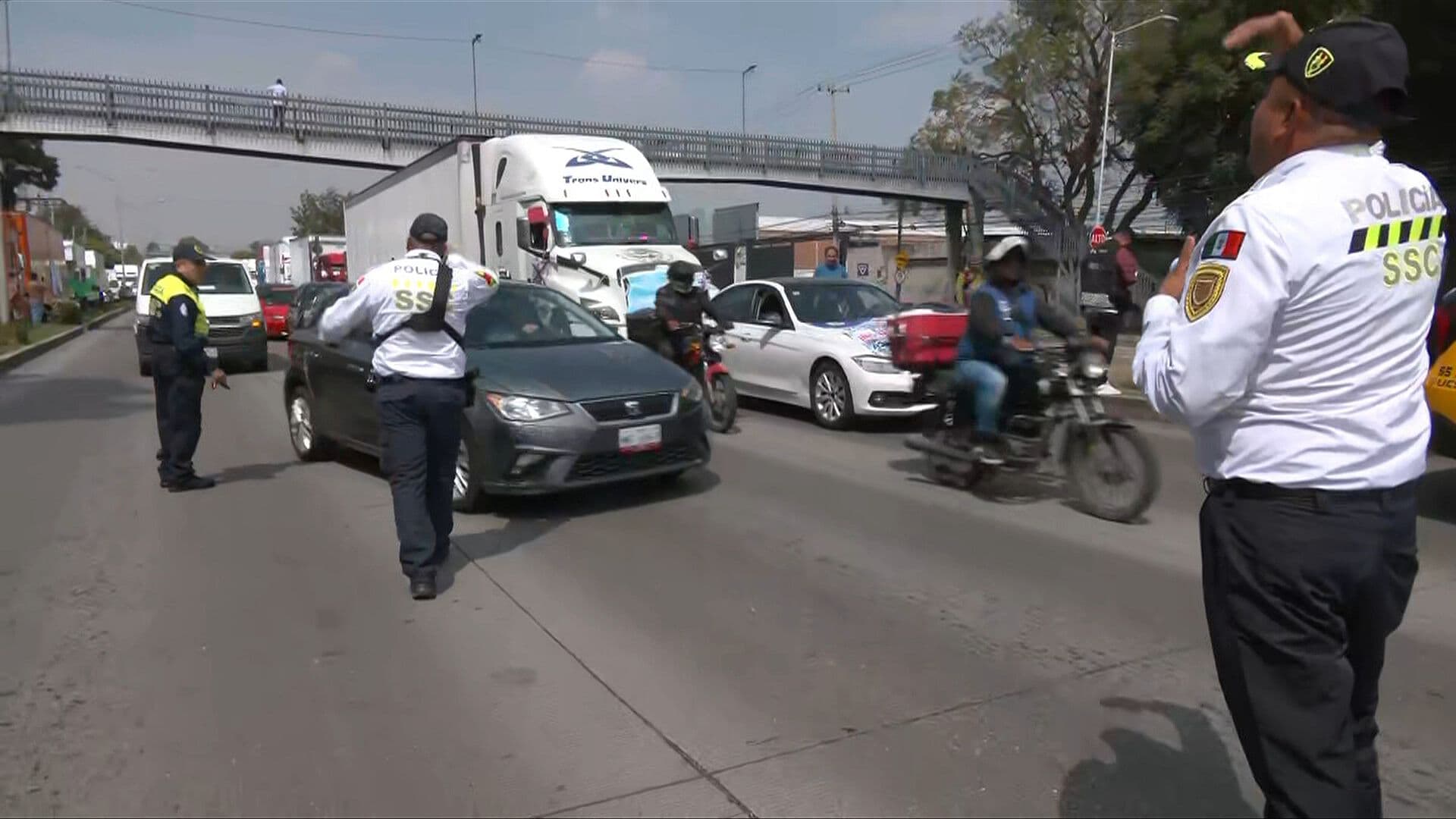 Policías Interceptan Caravana de Transportistas en la GAM; Hay Caos Vial en la Zona