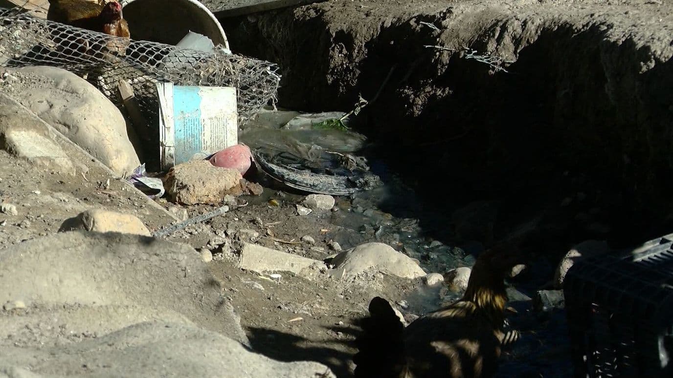 Denuncian Fuga de Aguas Negras en Predio Abandonado de la Colonia Libertad en Tijuana