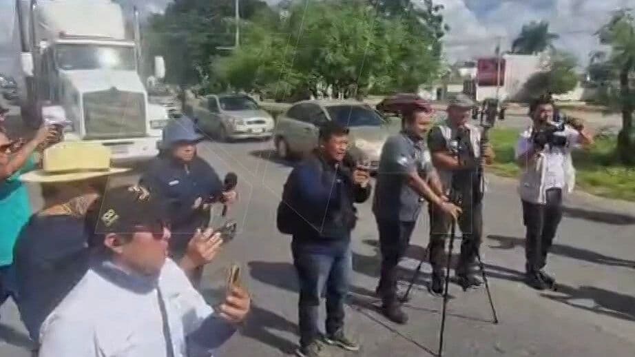 Paro de Transportistas Colapsa Vialidades en Yucatán; Recomiendan Ruta Alterna a Campeche