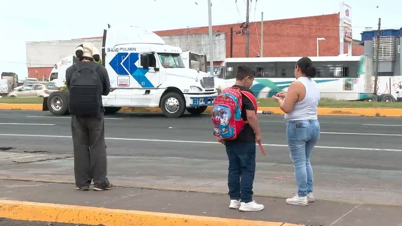 Ciudadanos Afectados por Paro de Transportistas en la Ciudad de Veracruz