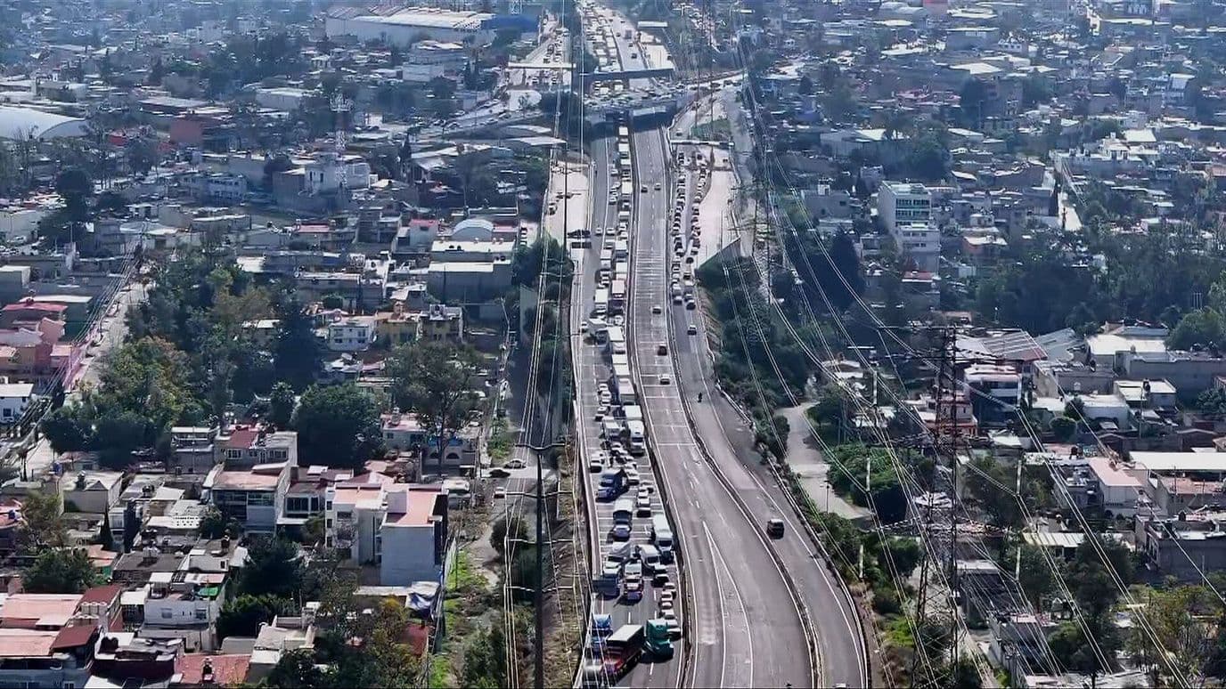 Transportistas Bloquean el Paso en la Autopista Chamapa-Lechería, Atizapán