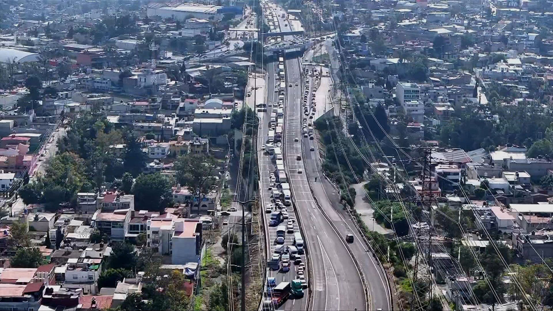 Transportistas Bloquean el Paso en la Autopista Chamapa-Lechería, Atizapán