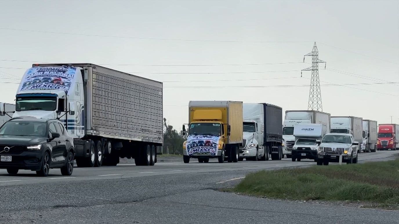 Transportistas Realizan Caravana en Carretera Monterrey-Saltillo; Piden Seguridad