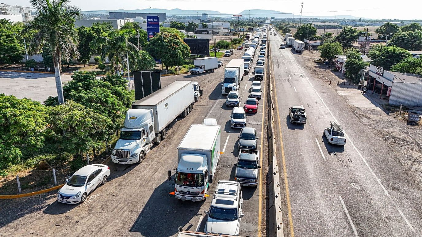 Transportistas Paralizan Movilización en Carreteras de Todo México