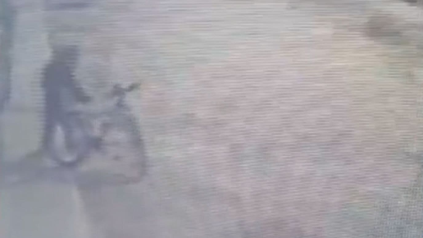 Video Ladrón Robo Bicicleta Vivienda Calle Guadalupe Hidalgo Colonia San Juan Bautista Puebla