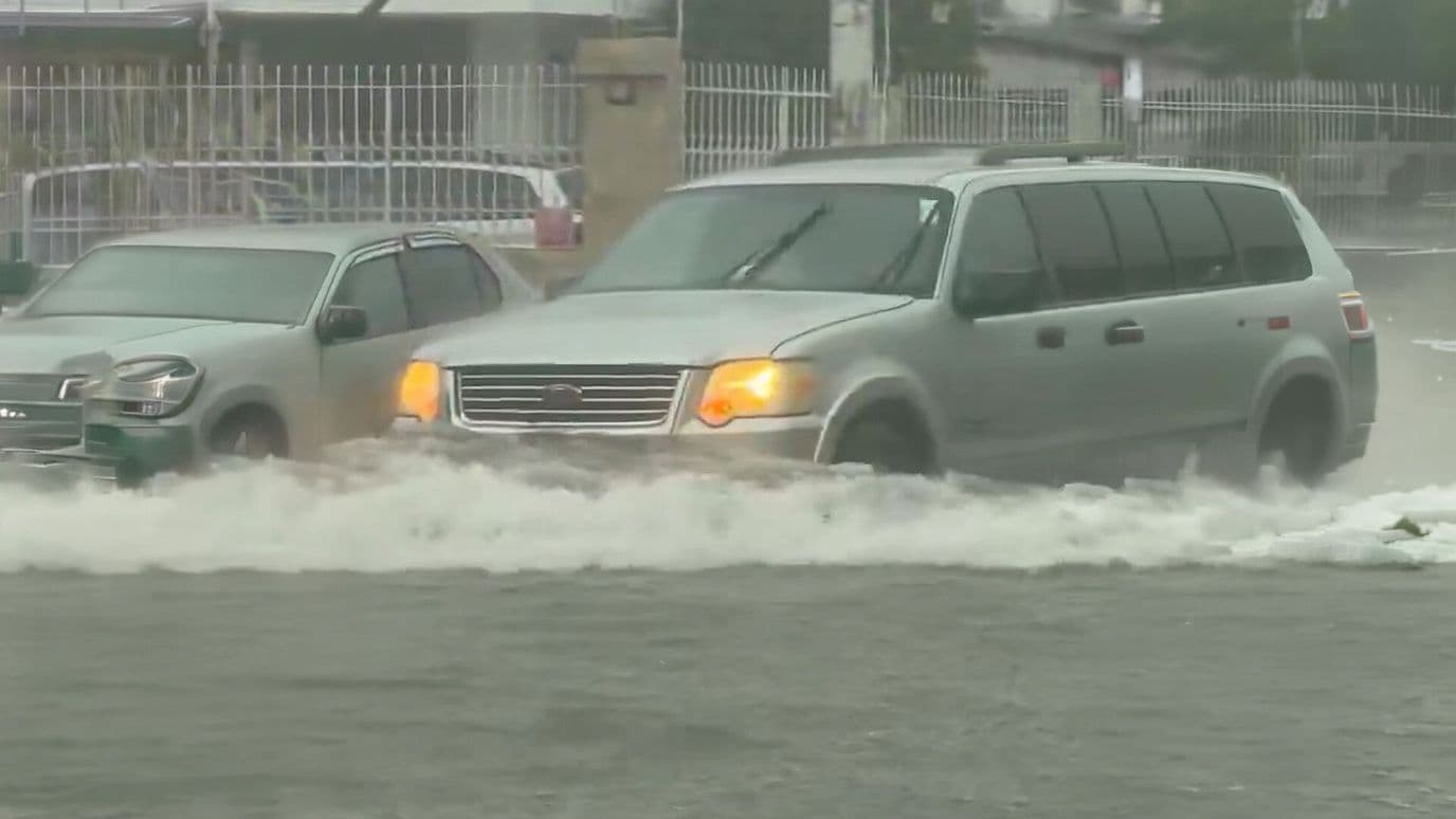 Inundaciones por Lluvias Intensas Afectan Guayaquil