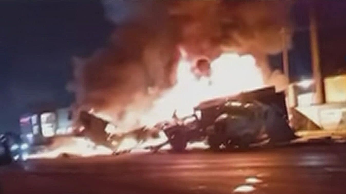 Tráiler Choca con un Grupo de Manifestantes en la Autopista México-Toluca