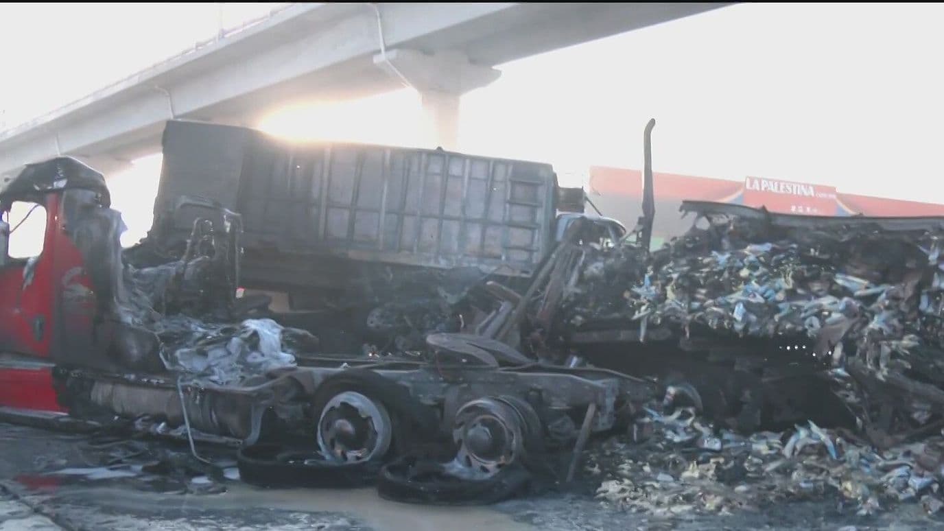 Así Quedó un Camión Tras Choque Durante el Paro de Transportistas en la México-Toluca