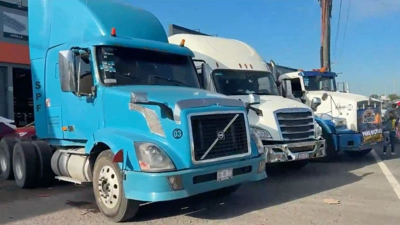 Continua Paro de Transportistas en Veracruz Se Concentran Cerca de Cabeza Olmeca