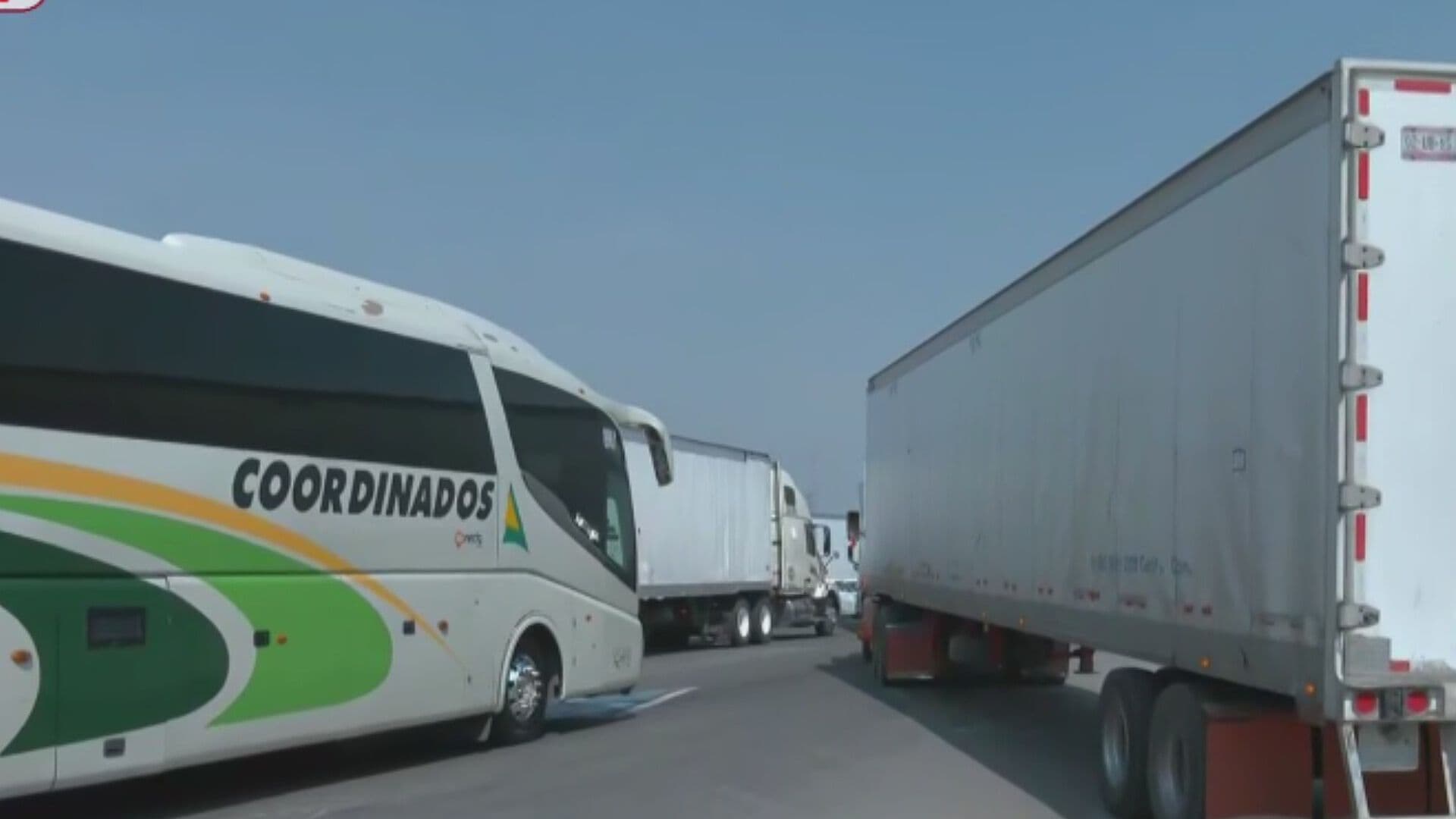 Comienzan a Llegar los Transportistas a la México-Querétaro