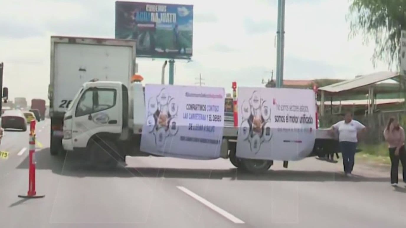 Transportistas Mantienen Bloqueo Parcial en la Carretera León-Silao
