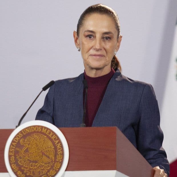 Sheinbaum Felicita a Charlyn Corrral tras Recibir el Balón de Oro