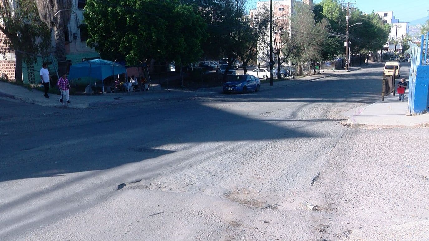 Vecinos de Infonavit Cachanillas Exigen Señalamientos Viales y Recolección de Basura