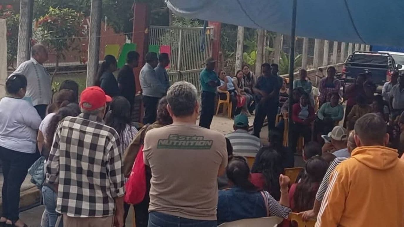 Padres de Familia Protestan por Falta de Maestros en Secundaria de Papantla