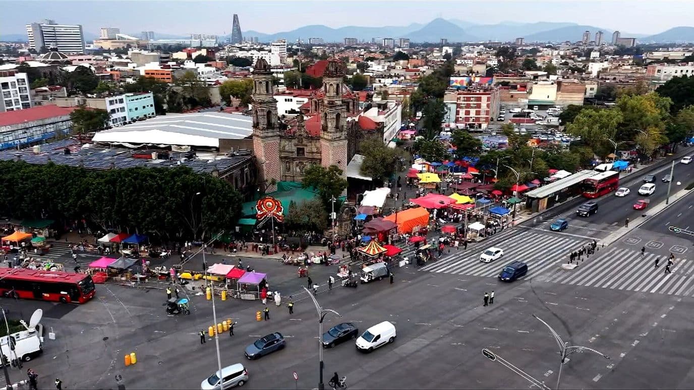 Dron de N+ Capta Cortes Viales en Reforma e Hidalgo por Llegada de Fieles a San Hipólito