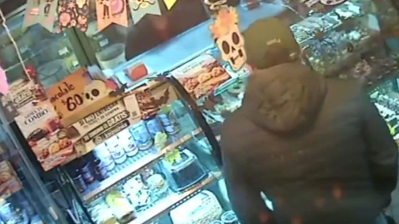 Asaltan Chocolatería en San Martín Texmelucan; Captan Robo en Video de Seguridad