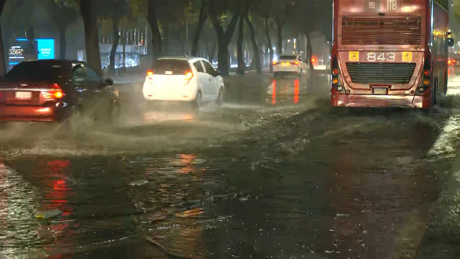 Impresionante Tormenta Eléctrica en CDMX: Relámpagos y Alertas por Lluvias