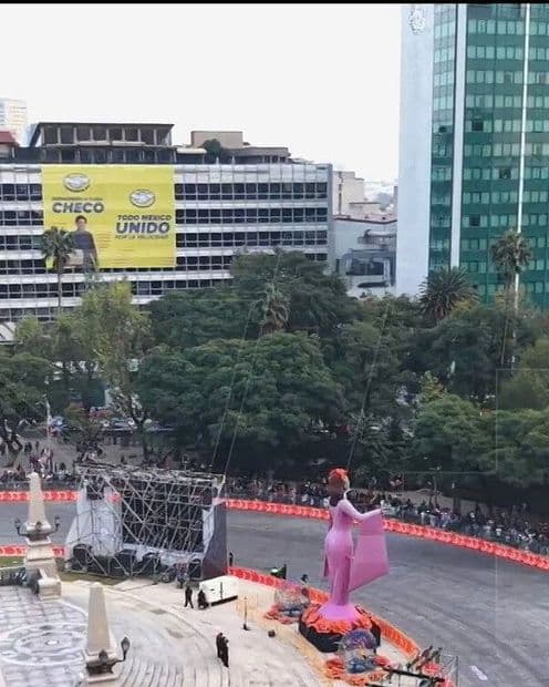 Show Run de Checo Pérez en CDMX Reúne a Cientos de Aficionados en Reforma