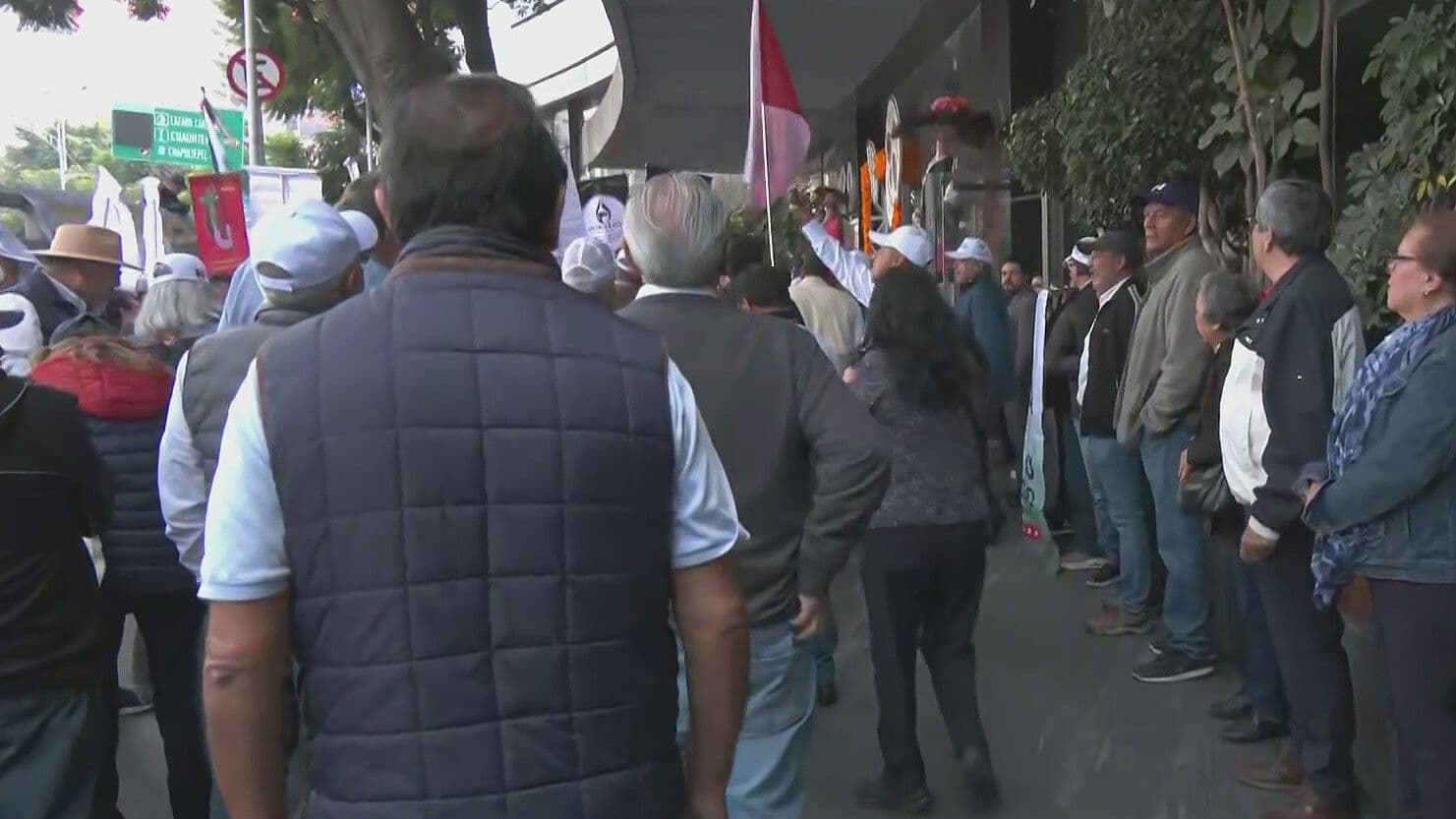 Jubilados de Pemex se Concentran Frente a la Sener Hoy: Así Está la Zona