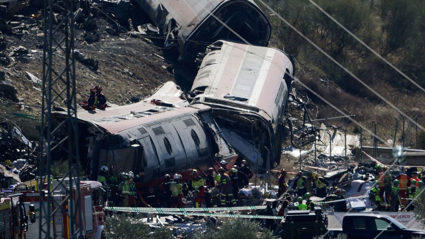 Aumenta a 68 la Cifra de Muertos por Choque de Trenes en España