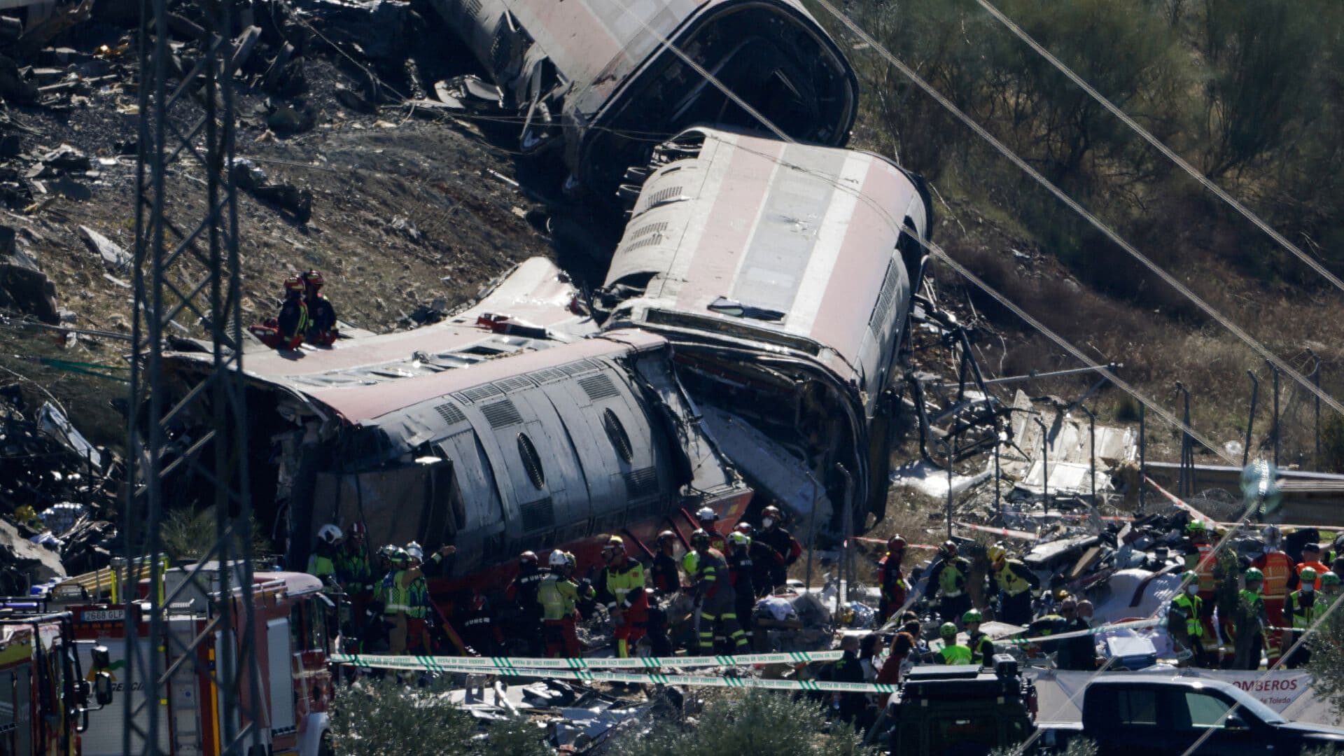 Aumenta a 68 la Cifra de Muertos por Choque de Trenes en España