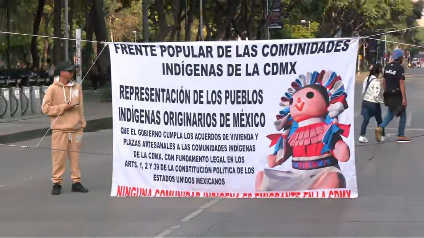 Manifestantes Bloquean Avenida Juárez en el Cruce con Balderas