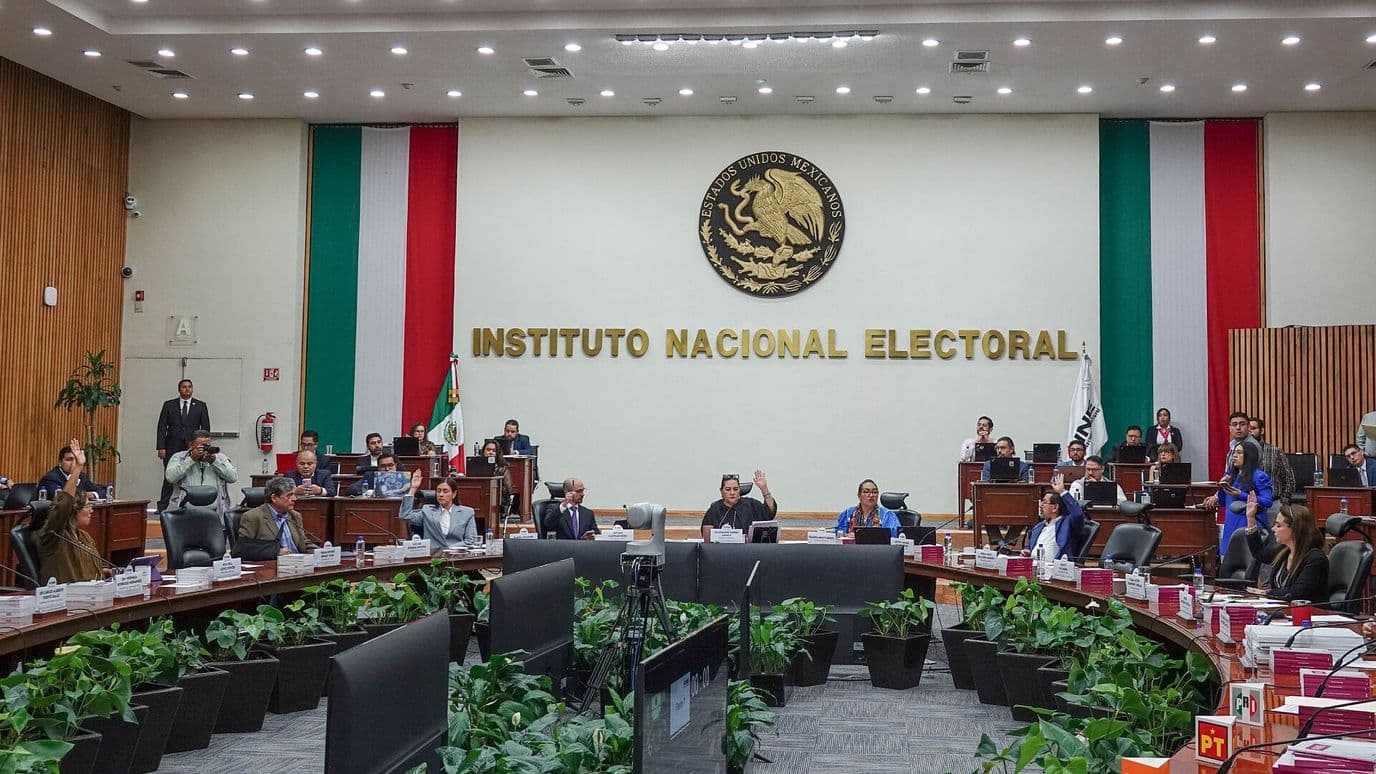 Discuten en el Congreso Limitar Poderes de la Presidencia del INE